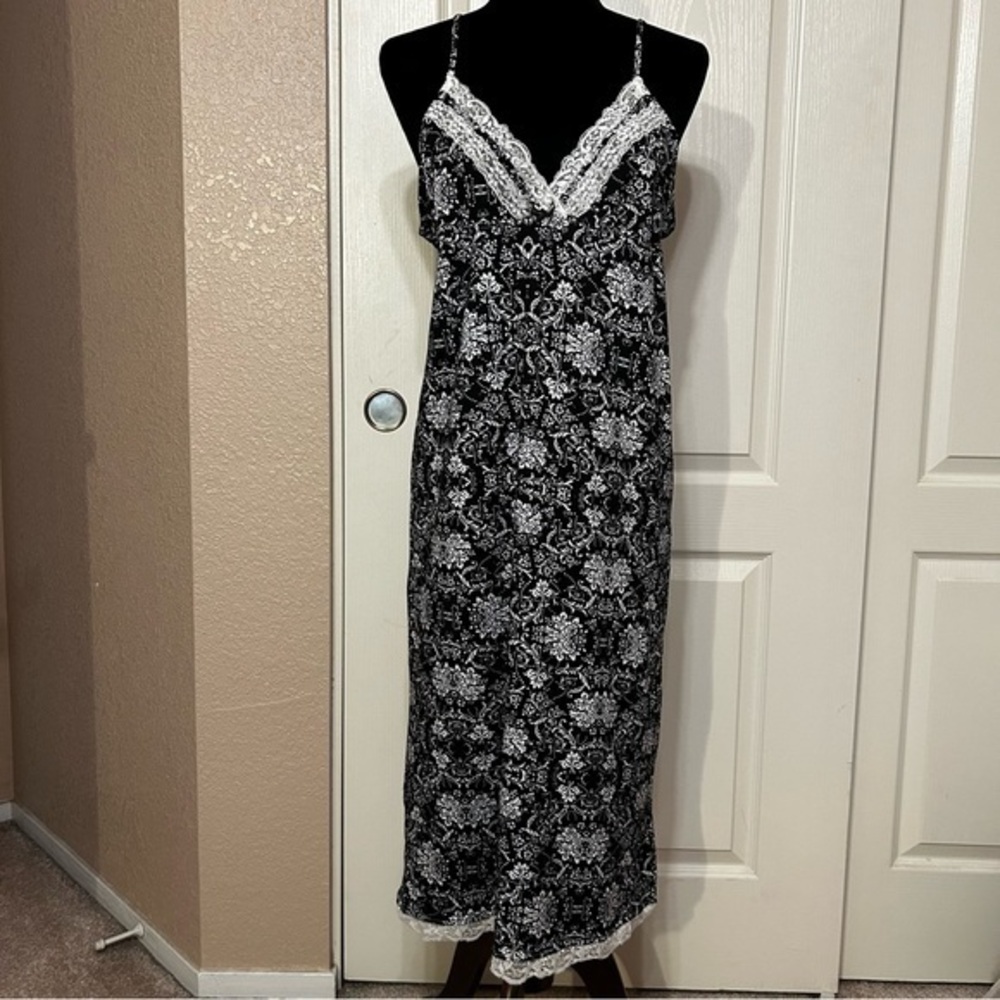 Badgley Mischka Black and White Floral Lace Trimmed Nightgown‎ Dress Size Large